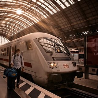 treni e trasporto pubblico a Francoforte come muoversi come arrivare come tirare in città